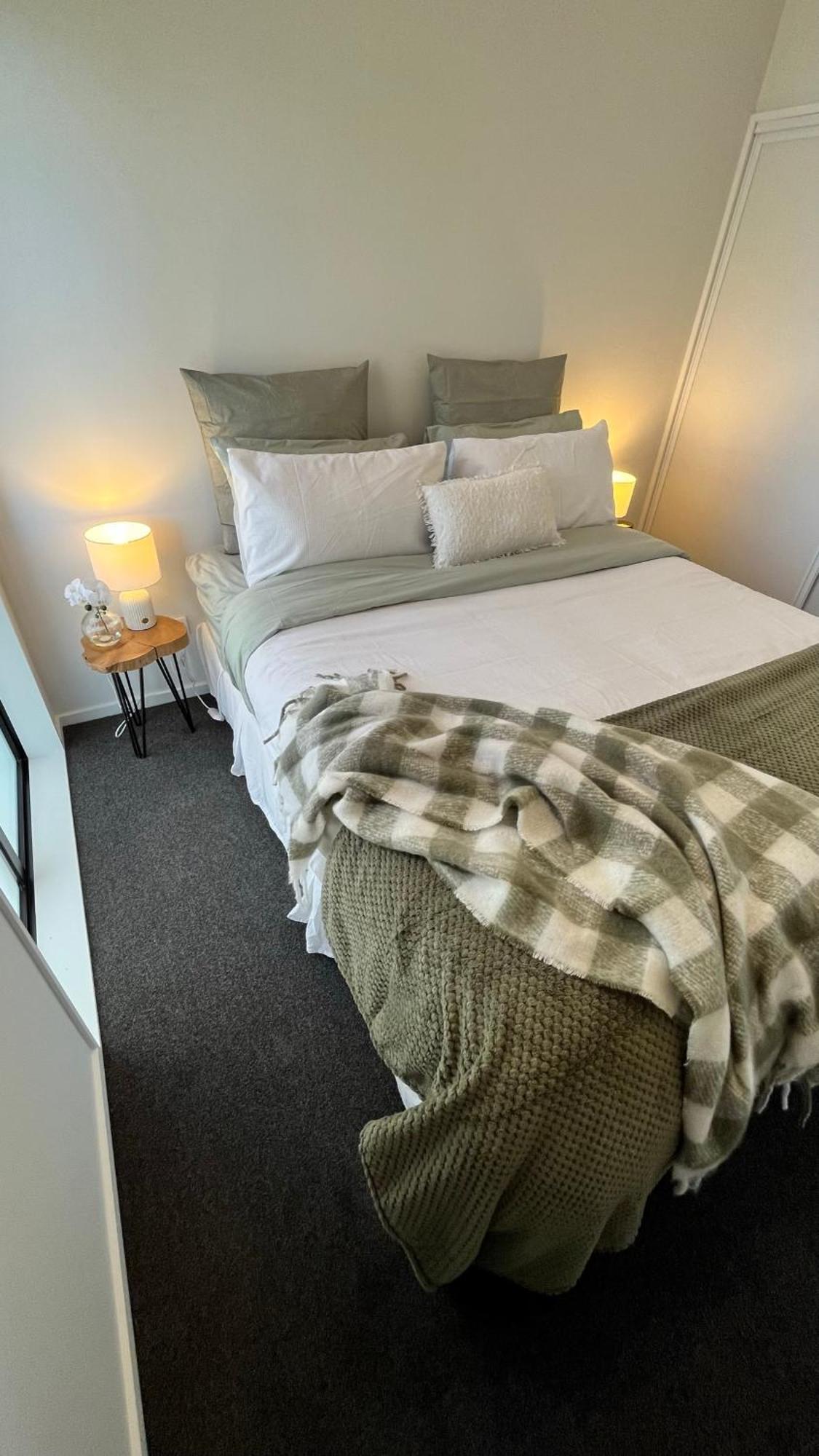 Luxury 2 Bedroom By St James Park Christchurch Exteriör bild